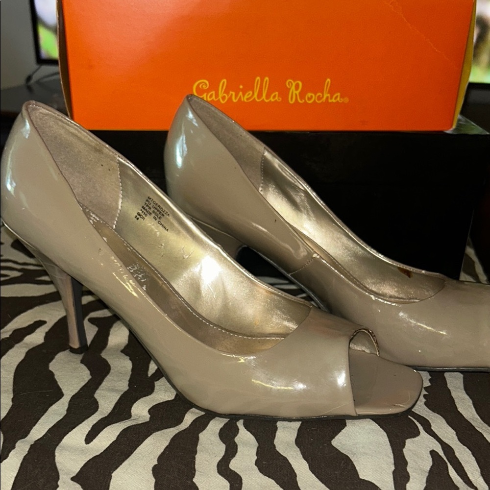 Gabriella Rocha taupe Patent Heels 14m